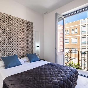 Well Lit And Creatively Designed Apartment